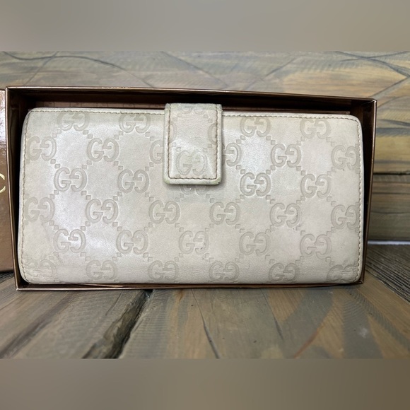 W015. Gucci Princy GG Signature Continental Wallet - Picture 2 of 11